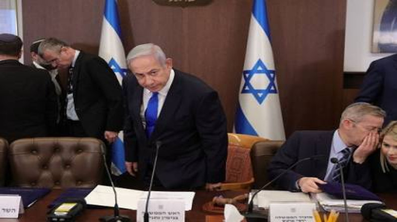 صحيفة عبرية: حكومة نتنياهو تبدأ بتقديم تسهيلات اقتصادية كبيرة للسلطة الفلسطينية